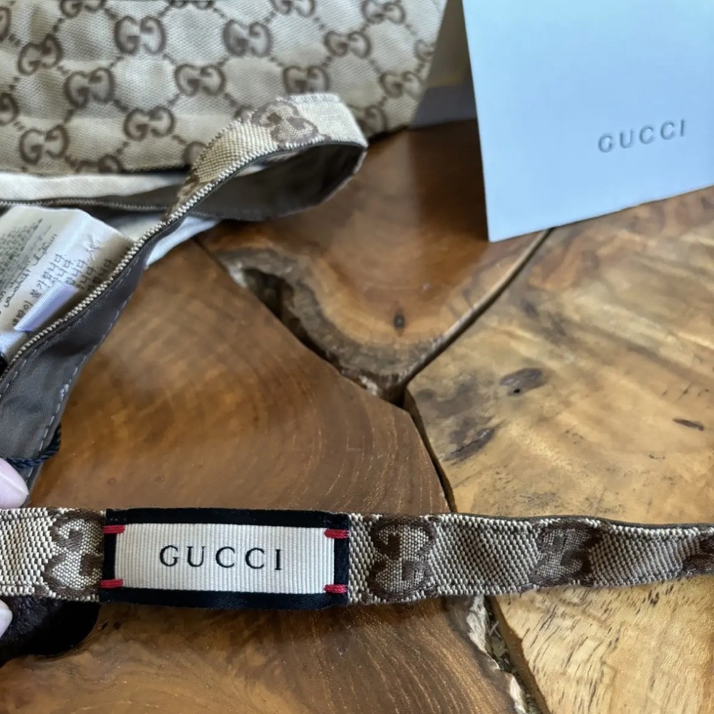 New Gucci Reversible Hat in GG Canvas Nylon - Picture 5 of 7